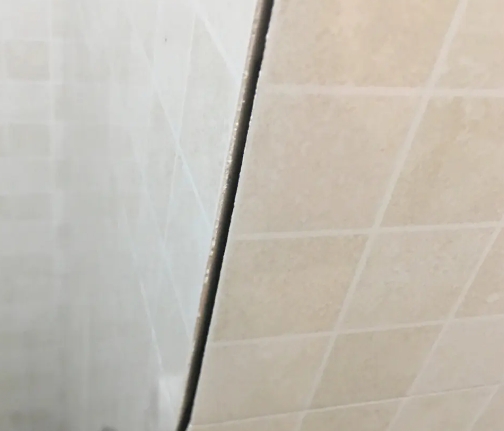 金塔瓷砖空鼓维修公司分享阳台瓷砖脱落的修复过程可以分为以下几个步骤